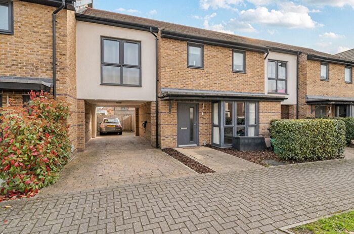 2 Bedroom Link Detached House For Sale In Mandarin Grove, Arborfield Green, Reading, Berkshire, RG2