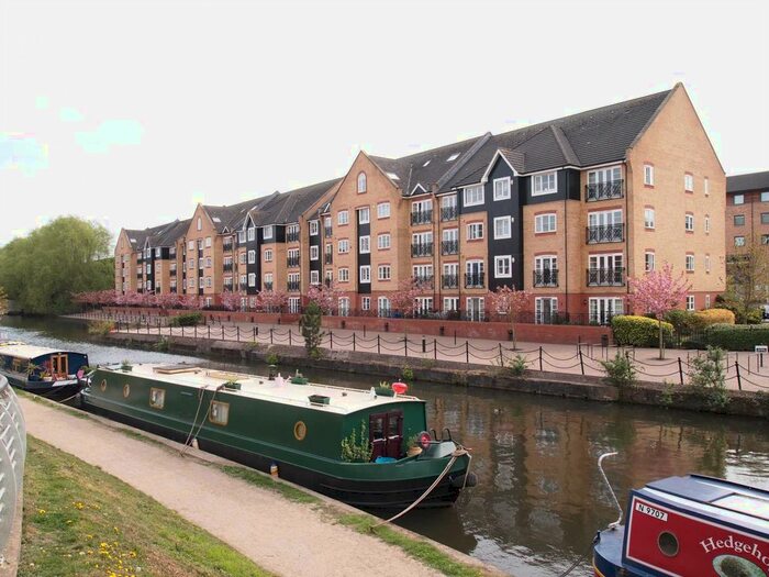2 Bedroom Flat To Rent In Longman Court, Stationers Place, Hemel Hempstead, Hertfordshire, HP3