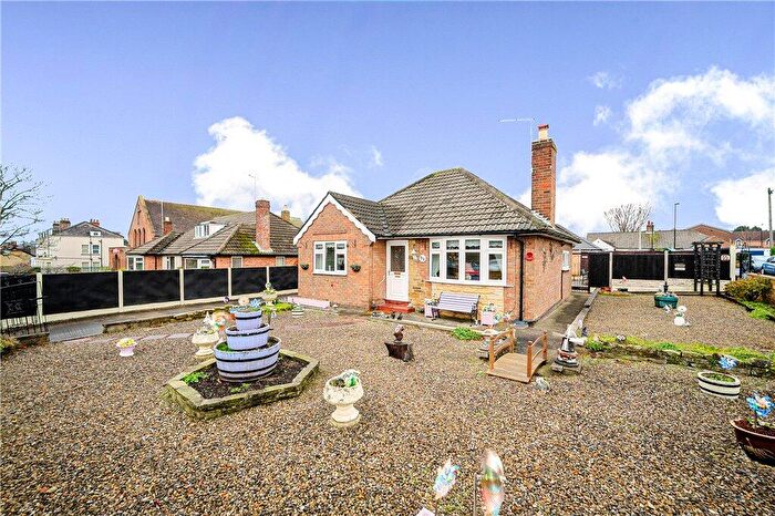 2 Bedroom Bungalow For Sale In High Street, Harrogate, North Yorkshire, HG2