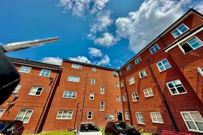 2 Bedroom Flat To Rent In Lathom Court, Liverpool, L36