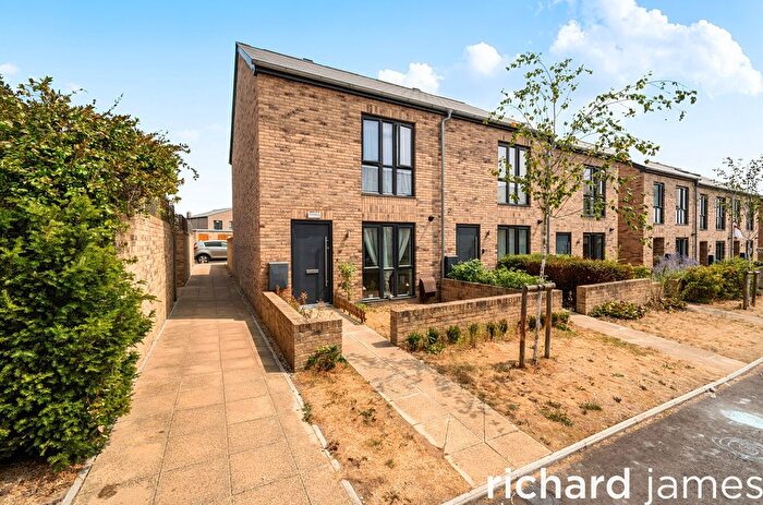 2 Bedroom End Of Terrace House For Sale In Trevelyan Road, Swindon, SN3