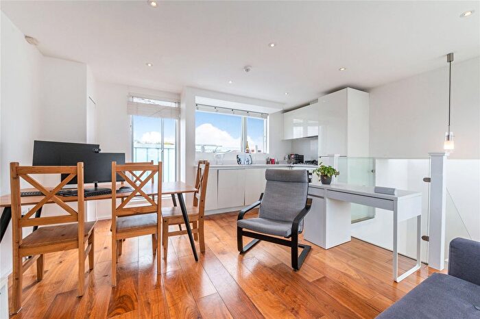 2 Bedroom Flat For Sale In Zeno Court, Long Walk, SE1