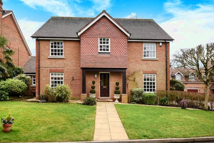 5 Bedroom Detached House To Rent In May Gardens, Elstree, WD6