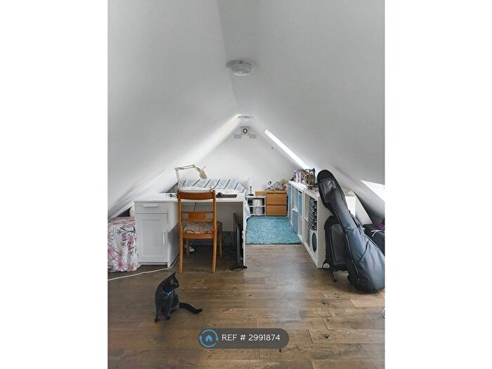 Studio To Rent In Mapesbury Road, London, NW2