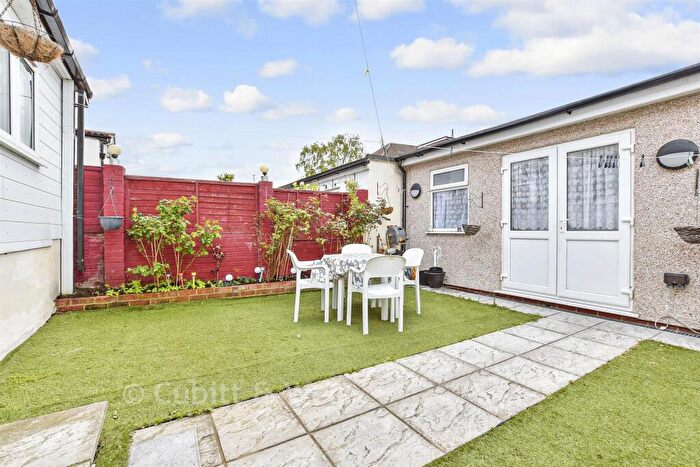 4 Bedroom Terraced House For Sale In Stafford Road, Wallington, Surrey, SM6
