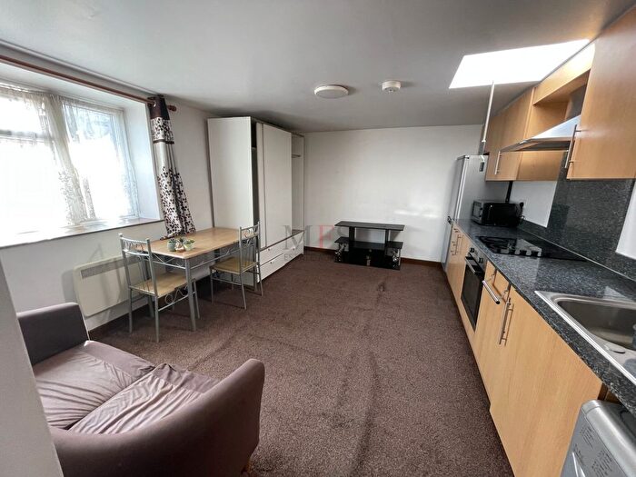 1 Bedroom Flat To Rent In Adelaide Road, Southall, UB2
