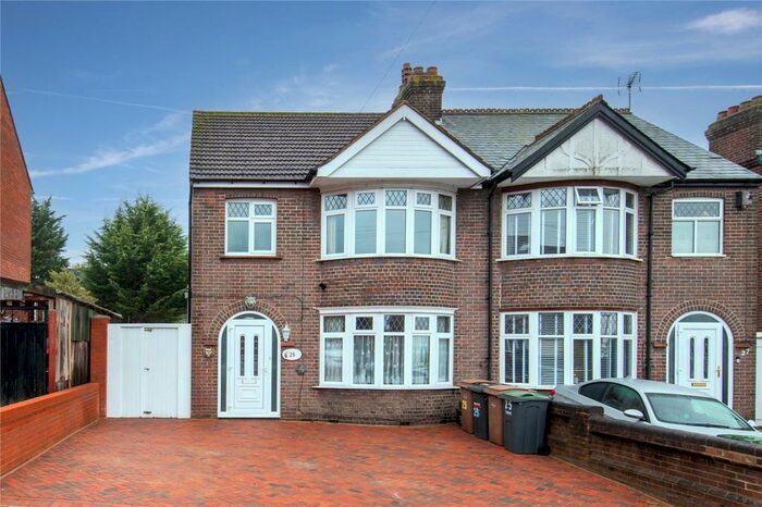 3 Bedroom Semi-Detached House To Rent In Woodbury Hill, Luton, Bedfordshire, LU2