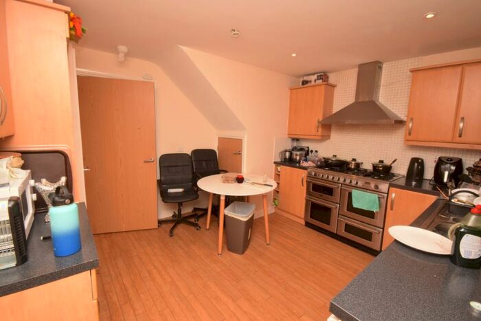 5 Bedroom House To Rent In Cunningham Avenue, Hatfield, AL10