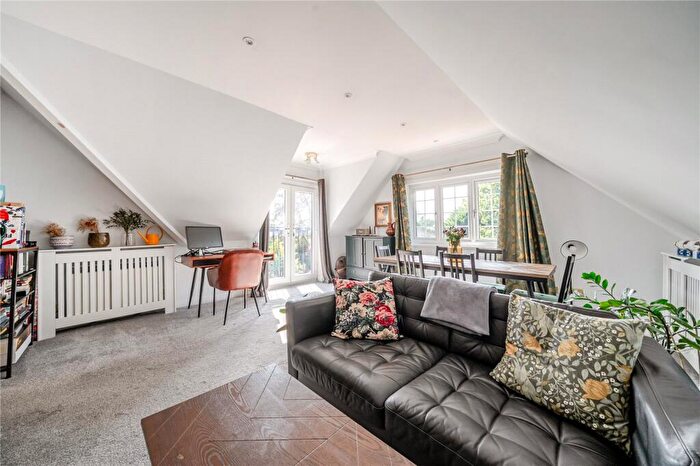 2 Bedroom Apartment For Sale In Pembroke Road, Woking, Surrey, GU22