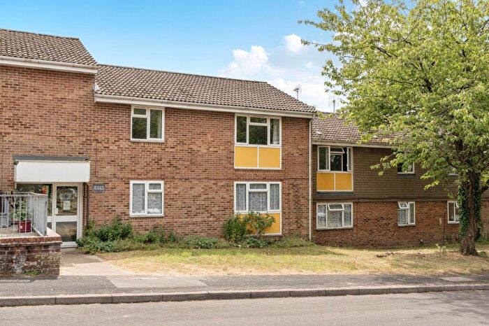 2 Bedroom Flat For Sale In Pound Road, Kings Worthy, SO23