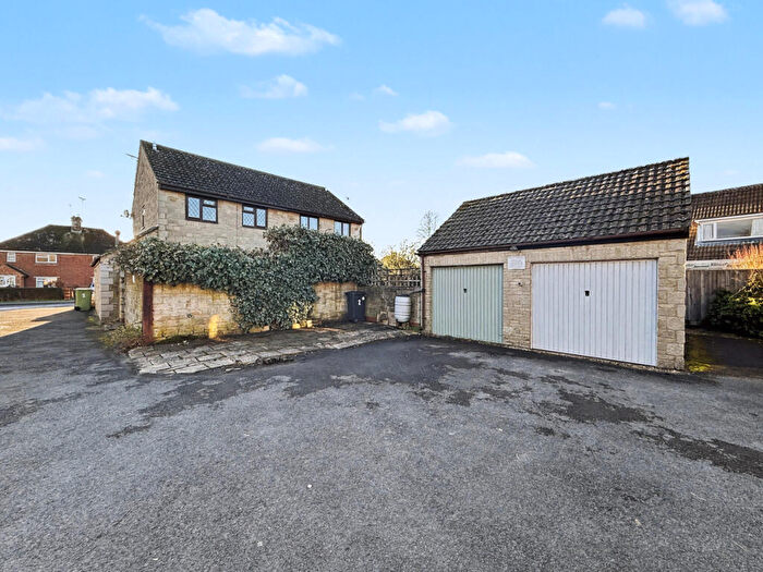 3 Bedroom Semi Detached House For Sale In The Close, Lechlade, GL7
