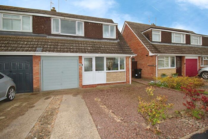 3 Bedroom Semi Detached House For Sale In Willoughby Avenue, Market Deeping, PE6