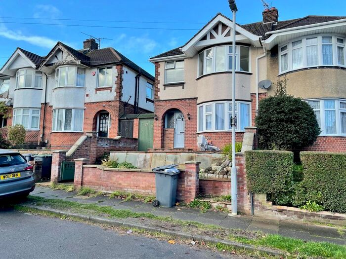 3 Bedroom Property To Rent In Taunton Avenue, Luton LU2