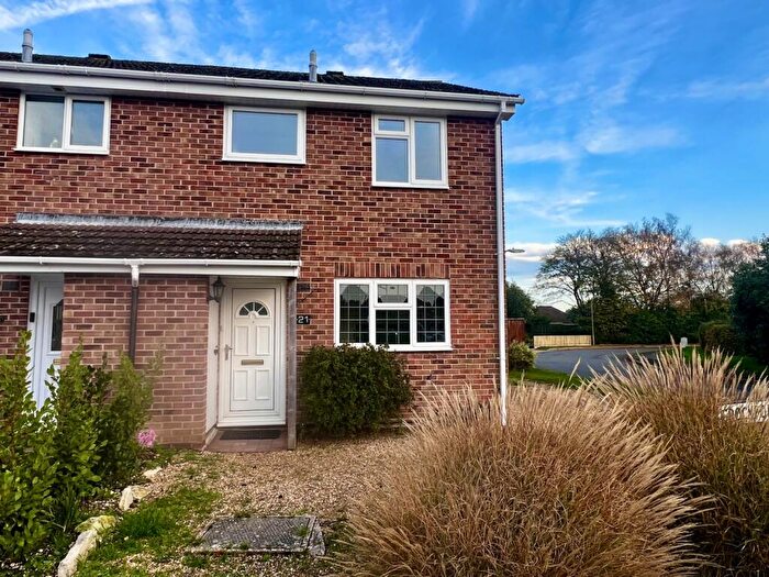 3 Bedroom End Of Terrace House To Rent In Crockford Close, New Milton, Hampshire, BH25