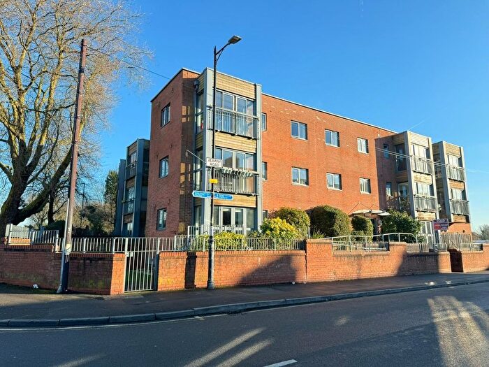 2 Bedroom Flat For Sale In The Quadrangle, Albany Road, Manchester, M21