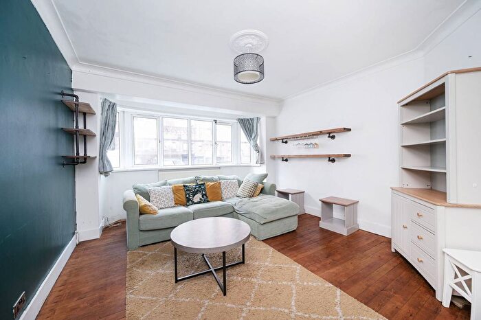 2 Bedroom Flat For Sale In Lea Bridge Road, Leyton, London, E10