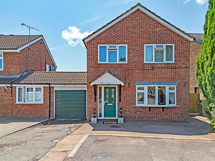 4 Bedroom Detached House For Sale In Brathertons Court, Billericay, CM12