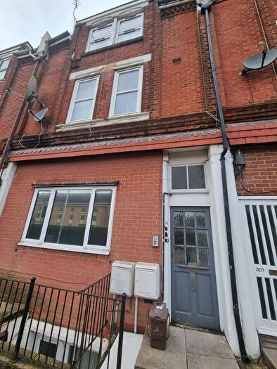 2 Bedroom Flat To Rent In Bournemouth Road, BH14