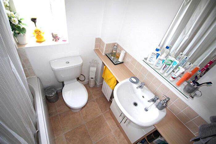 3 Bedroom Semi-Detached House For Sale In Brandforth Road, Manchester, M8