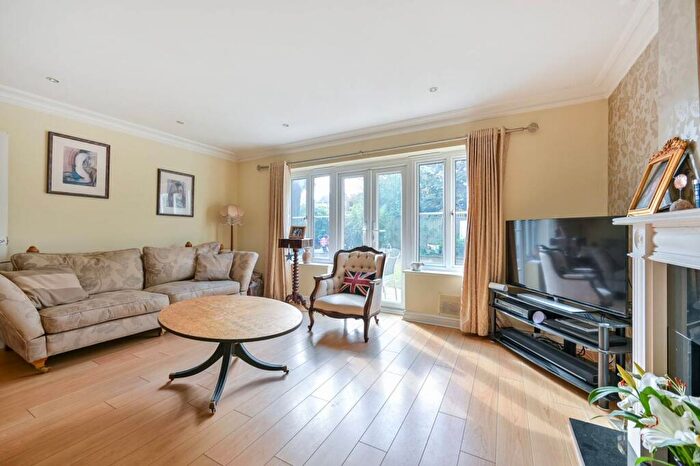 5 Bedroom Detached House For Sale In Ray Meadow, Maidenhead, SL6