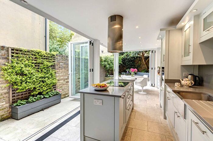 4 Bedroom Property To Rent In Latimer Road, North Kensington, W10