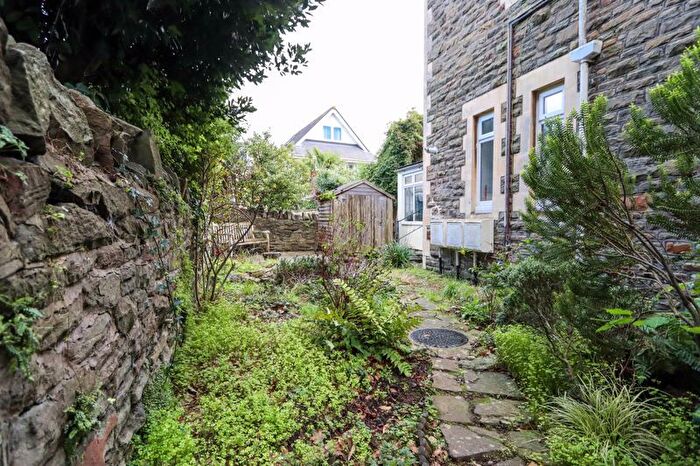 2 Bedroom Flat For Sale In Queens Road, Clevedon, BS21