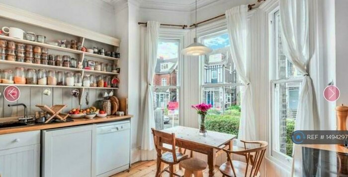 3 Bedroom Flat To Rent In Gatestone Road, London, SE19