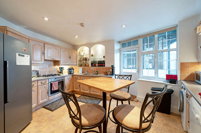 5 Bedroom Apartment To Rent In Eton Avenue, Belsize Park, London, NW3