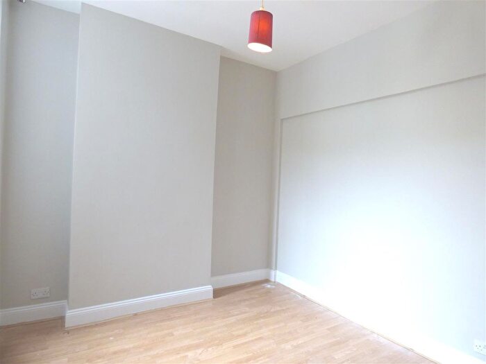 1 Bedroom Flat To Rent In Landor Road, London, SW9
