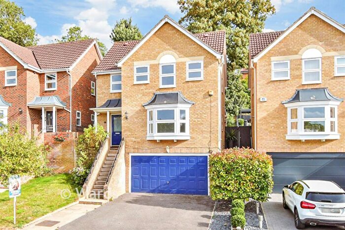 4 Bedroom Detached House For Sale In Fay Close, Rochester, Kent, ME1