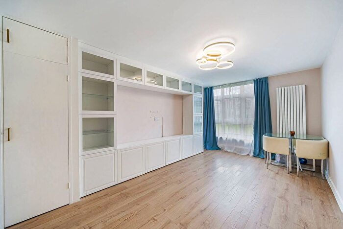 1 Bedroom Flat To Rent In Woking Close, Barnes, London, SW15