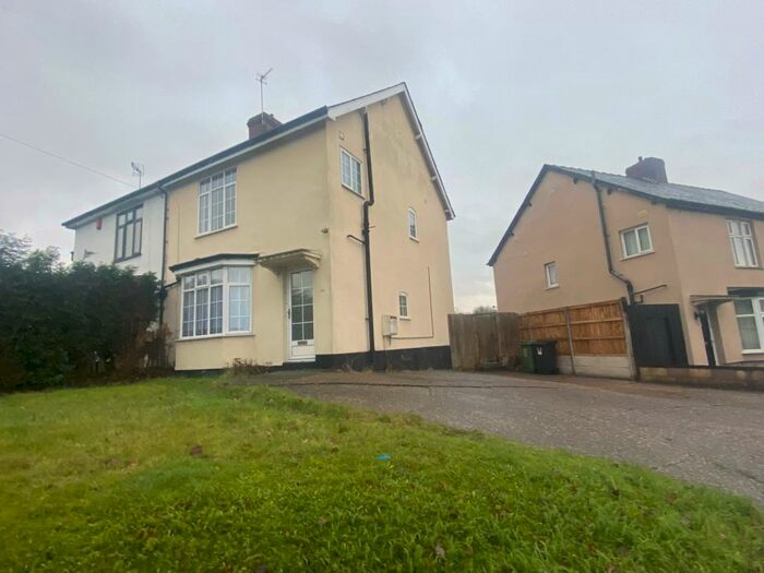 3 Bedroom House To Rent In Hewell Road, Redditch, B97