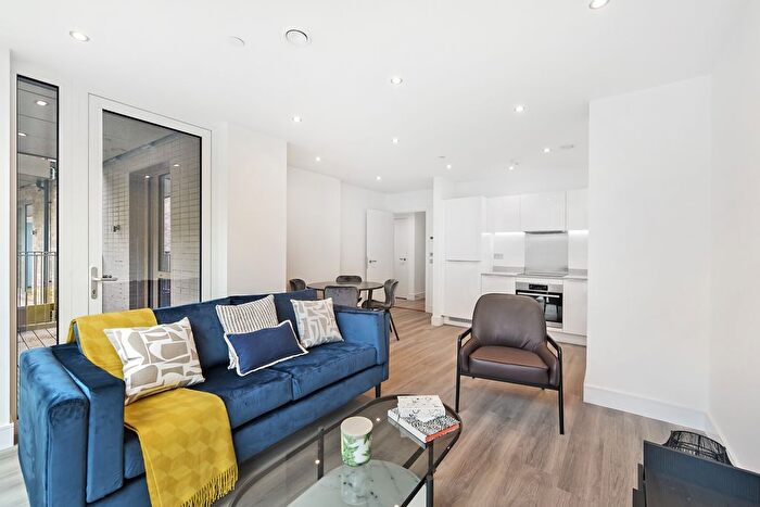 2 Bedroom Flat To Rent In Alwyne Court, Garnet Place, West Drayton, UB7