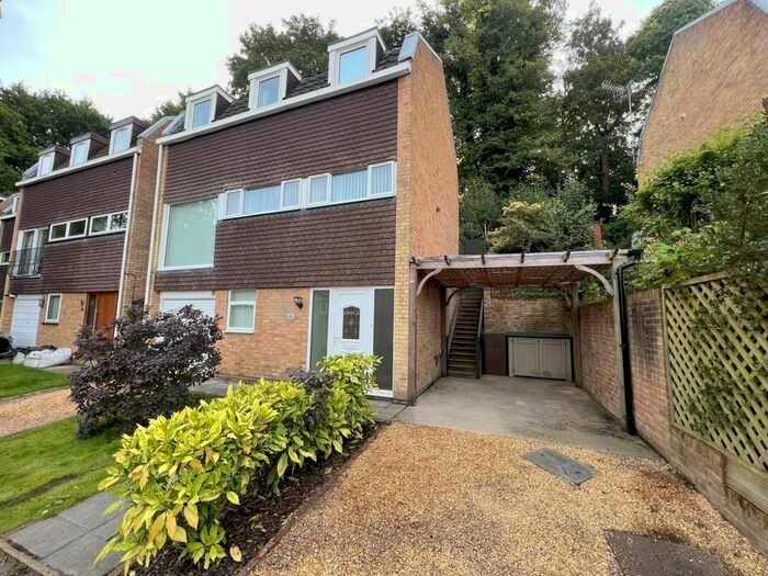 4 Bedroom Town House To Rent In Surrey Close, Tunbridge Wells, TN2