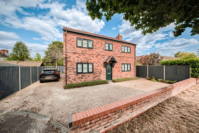 3 Bedroom Detached House For Sale In Avon Crescent, Stratford-Upon-Avon, CV37
