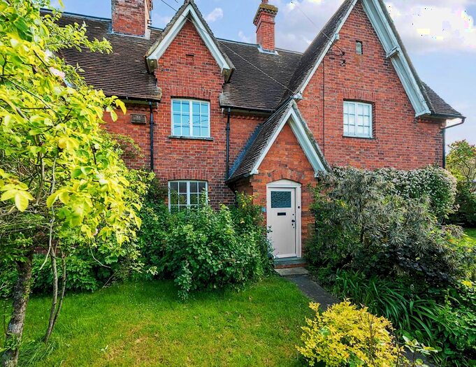 2 Bedroom Cottage For Sale In High Street, Souldrop, MK44