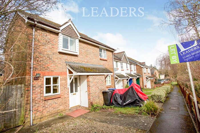 2 Bedroom End Of Terrace House To Rent In Woking, Surrey, GU21