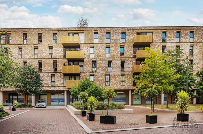 3 Bedroom Flat For Sale In Greenland Place, Yeoman Street, Surrey Quays, SE8