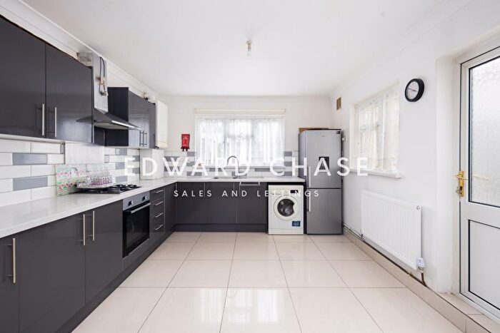 3 Bedroom Terraced House To Rent In Grange Road, Ilford, IG1
