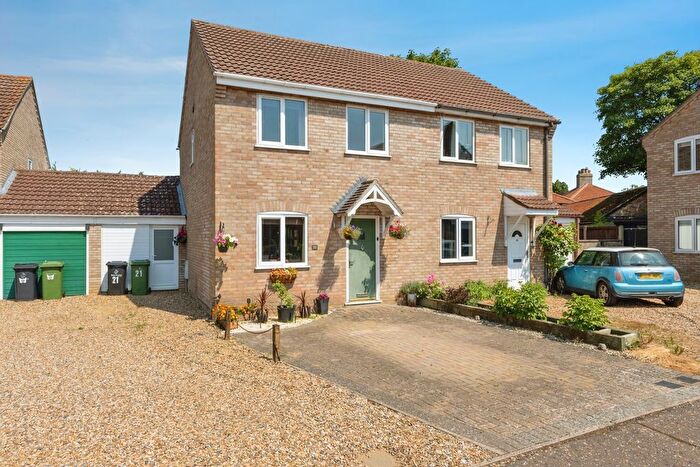 3 Bedroom Semi-Detached House For Sale In Ferguson Way, Attleborough, Norfolk, NR17