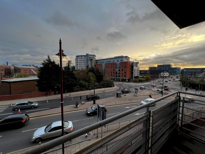 2 Bedroom Flat To Rent In Bowman Lane, Leeds, West Yorkshire, LS10