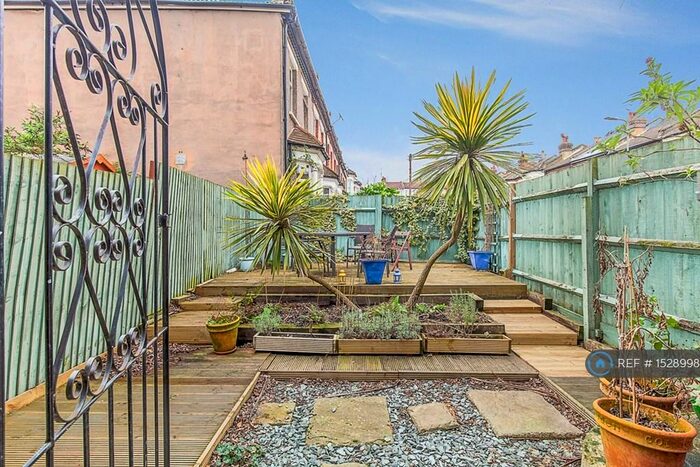 1 Bedroom Flat To Rent In St John's Road, London, SE20