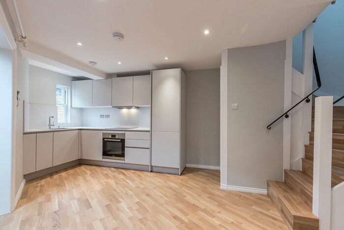 1 Bedroom Flat To Rent In Lakeside Road, London, W14