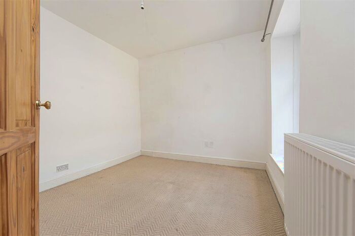 4 Bedroom Semi-Detached House To Rent In Taff Terrace, Abercynon, Mountain Ash, CF45