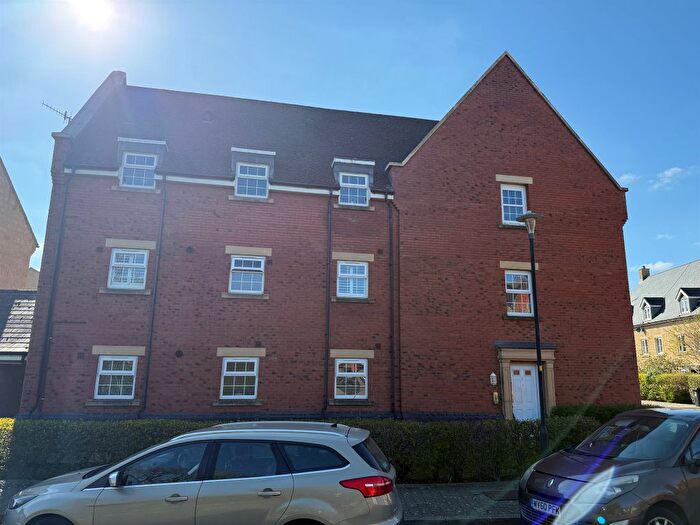 2 Bedroom Flat For Sale In Eyre Close, Swindon, SN25