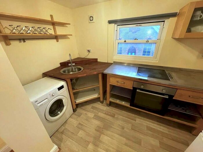 1 Bedroom Flat To Rent In Leavesden Road, Watford, WD24
