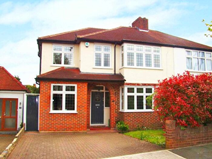 4 Bedroom House To Rent In Brockenhurst Avenue, Worcester Park, KT4