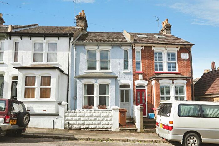 3 Bedroom Terraced House For Sale In Clive Road, Rochester, ME1