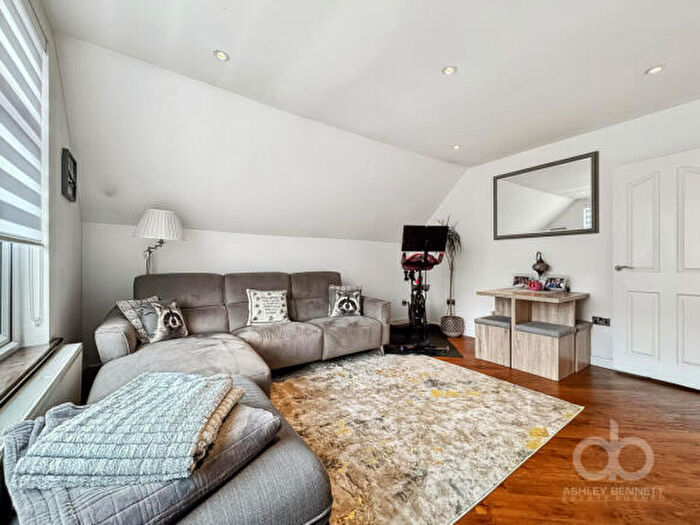 1 Bedroom Apartment For Sale In High View Avenue, Grays, RM17