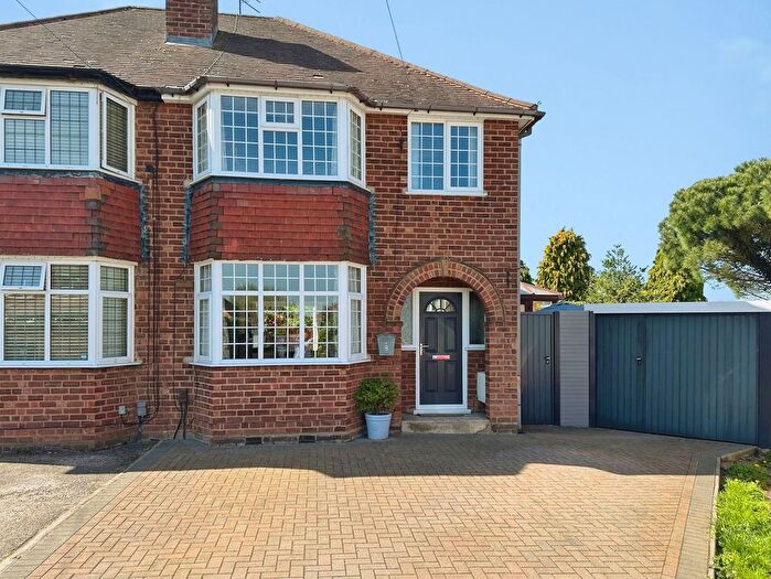 3 Bedroom Semi Detached House For Sale In Southfield Grove, Finchfield, Wolverhampton, WV3